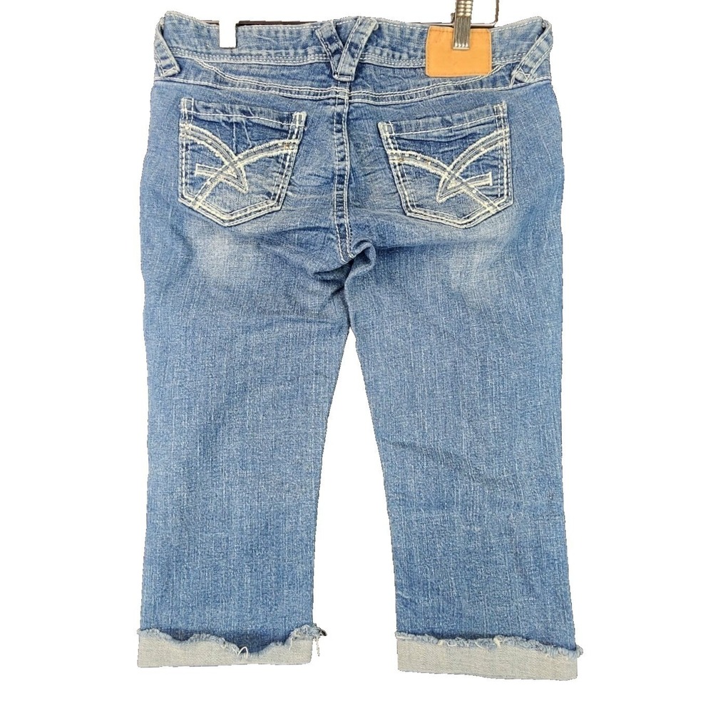 Amethyst Capri Jeans Blue Womens Size 9 Embroidered Frayed Hem Cropped Denim